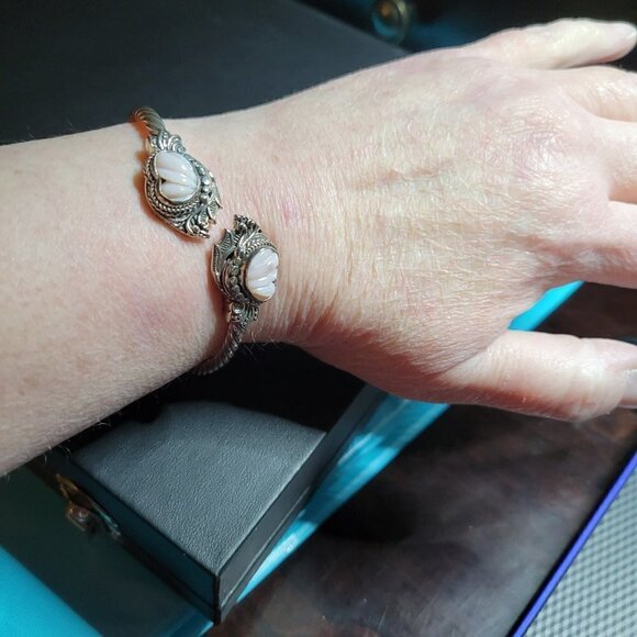 Artisan of Bali Pink Mother of Pearl Butterfly Bracelet - Picture 11 of 12